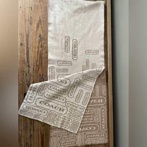 Coach Scarf - Picture 3 of 4